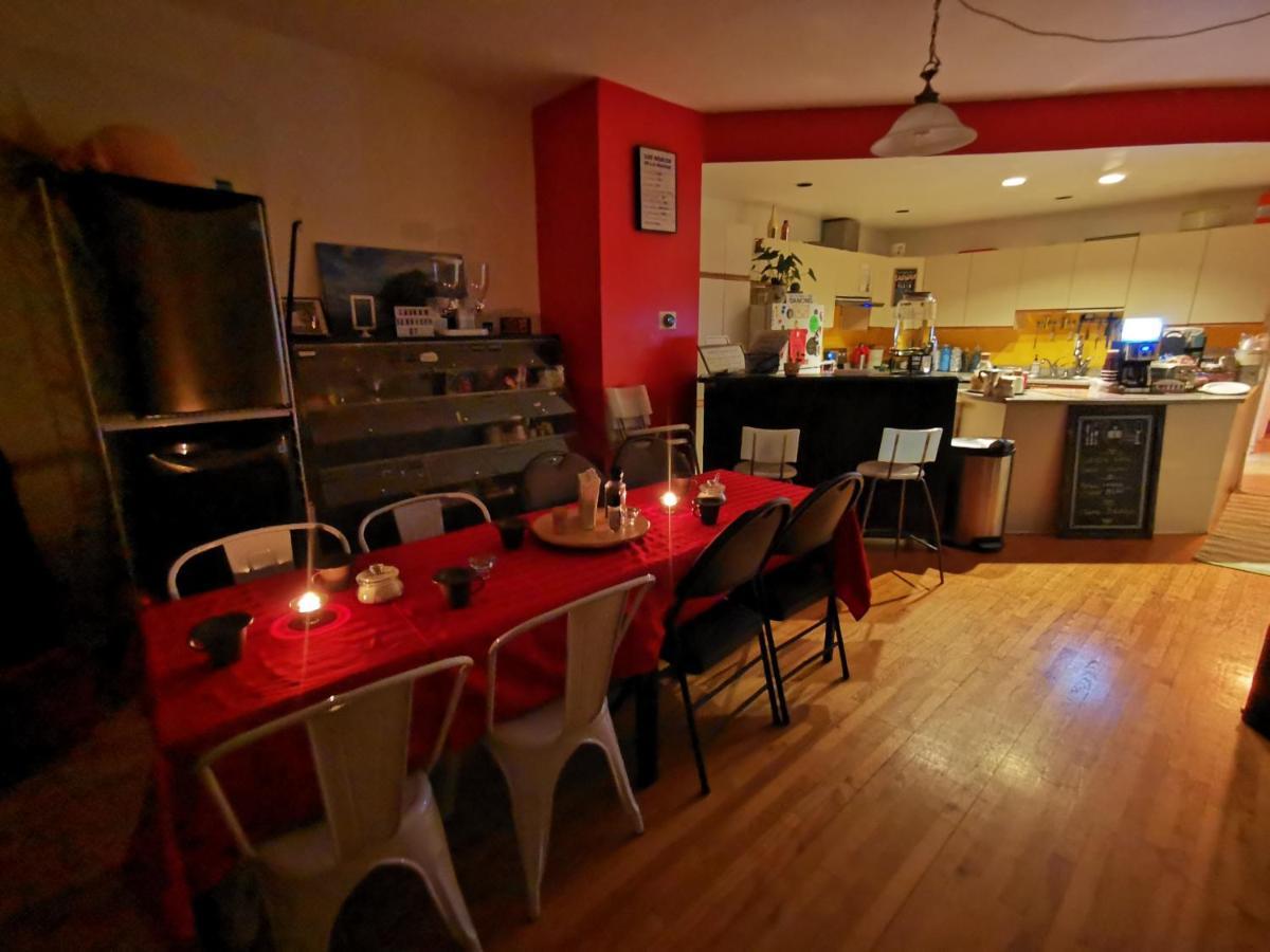 Хостел Pied-A-Terre Mont-Royal Монреаль Экстерьер фото